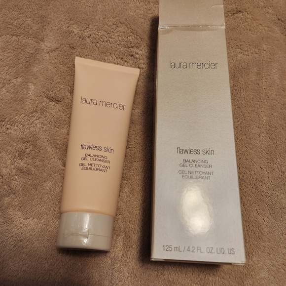 LAURA mercier flawless skin balancing gel cleanser NEW - Picture 2 of 4